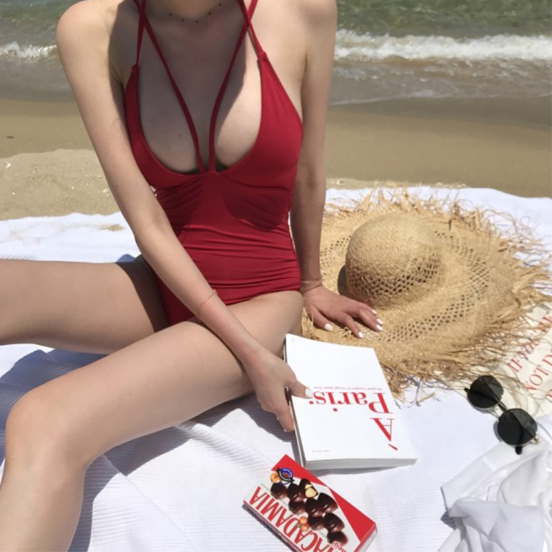 韩版新款ins泳衣女性感大胸显胸连体比基尼遮肚显瘦温泉游泳衣