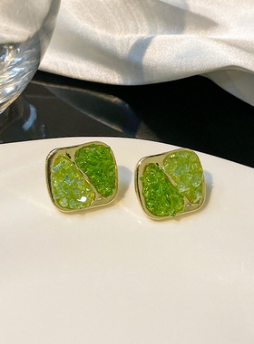 银针耳钉简约设计感轻奢耳饰女新款小众橄榄绿耳环绿色高级感复古