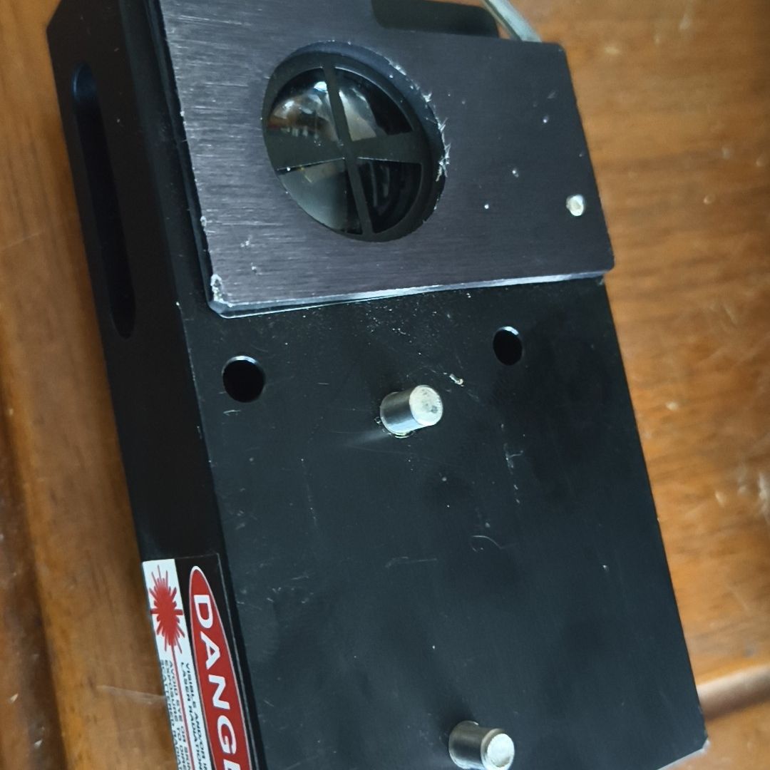 激光安全设备 型号6807485 REV A 实物如图。黑色