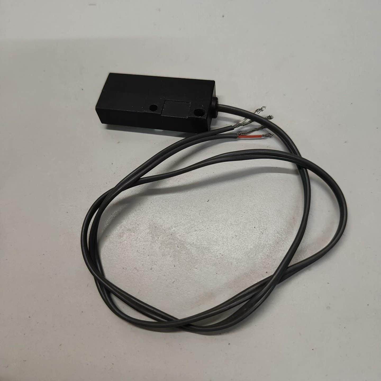 OMRON欧姆龙光电传感器 E3C-VM35R 数量1个短线