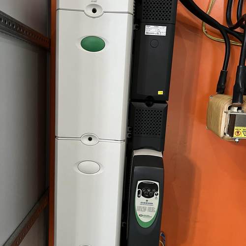 艾默生sk5402 变频器 75/90KW 型号SK5042