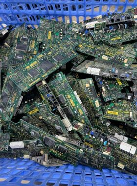 #芯片 信号板、拆驱动器里面的、当废品处理……1一张、包