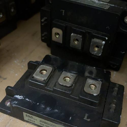 2MBI300P-140300A1400V变频器模块拆