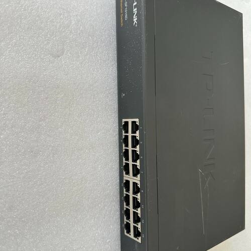 TP-LINK TL-SF1016D百兆交换机。正常使用