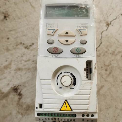 变频器ACS150-03E-02A4-4    0.7