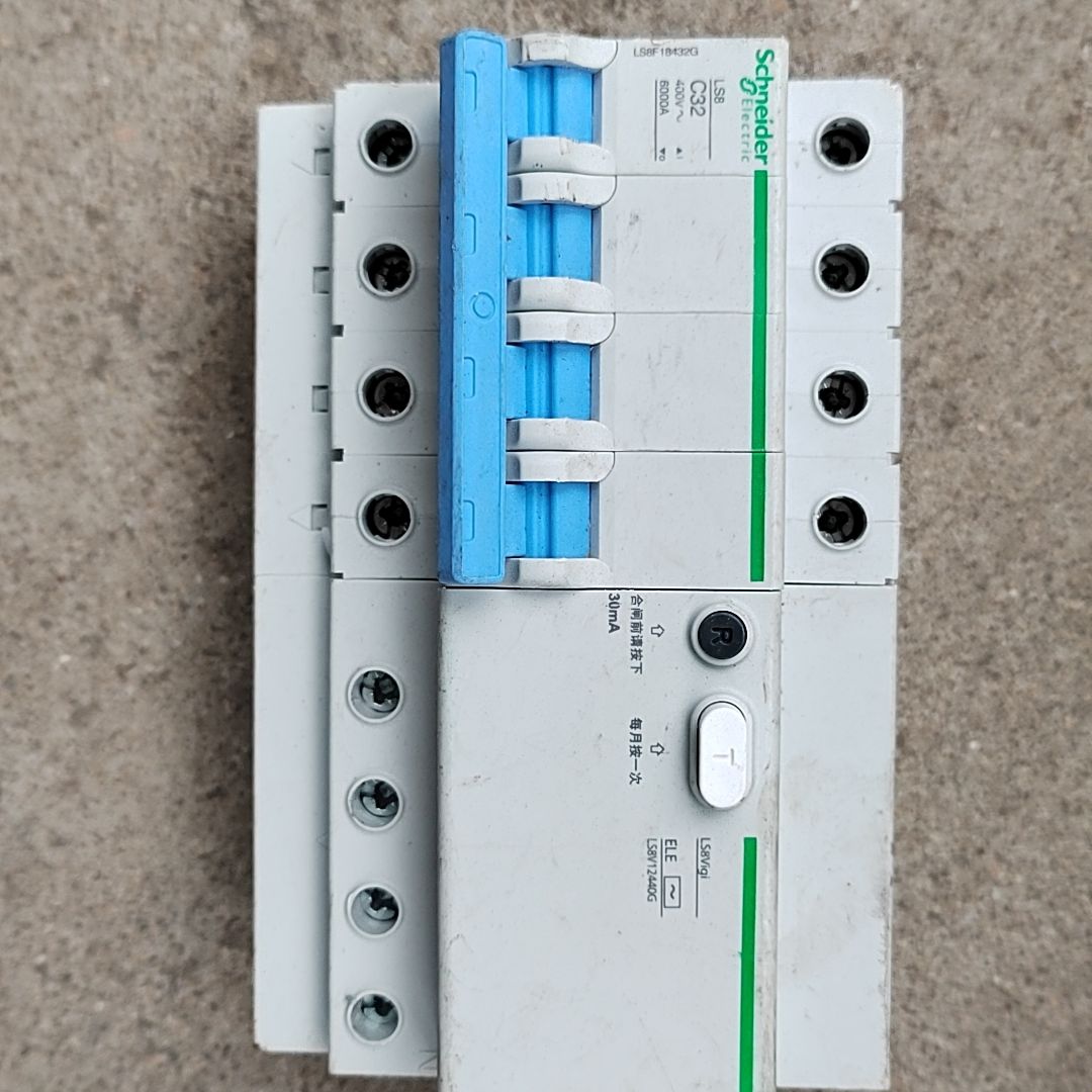 施耐德4p漏电开关32安  拆机现货  58一个  成色好