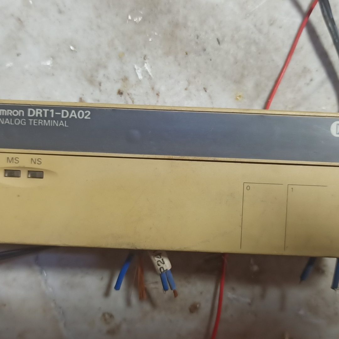 欧姆龙DRT1-DA02 成色看图。外观有磕碰划痕掉漆老化等