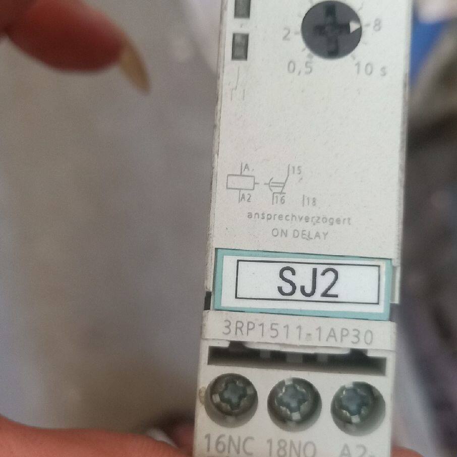 时间继电器3RP1511-1AP30实物图片 9成