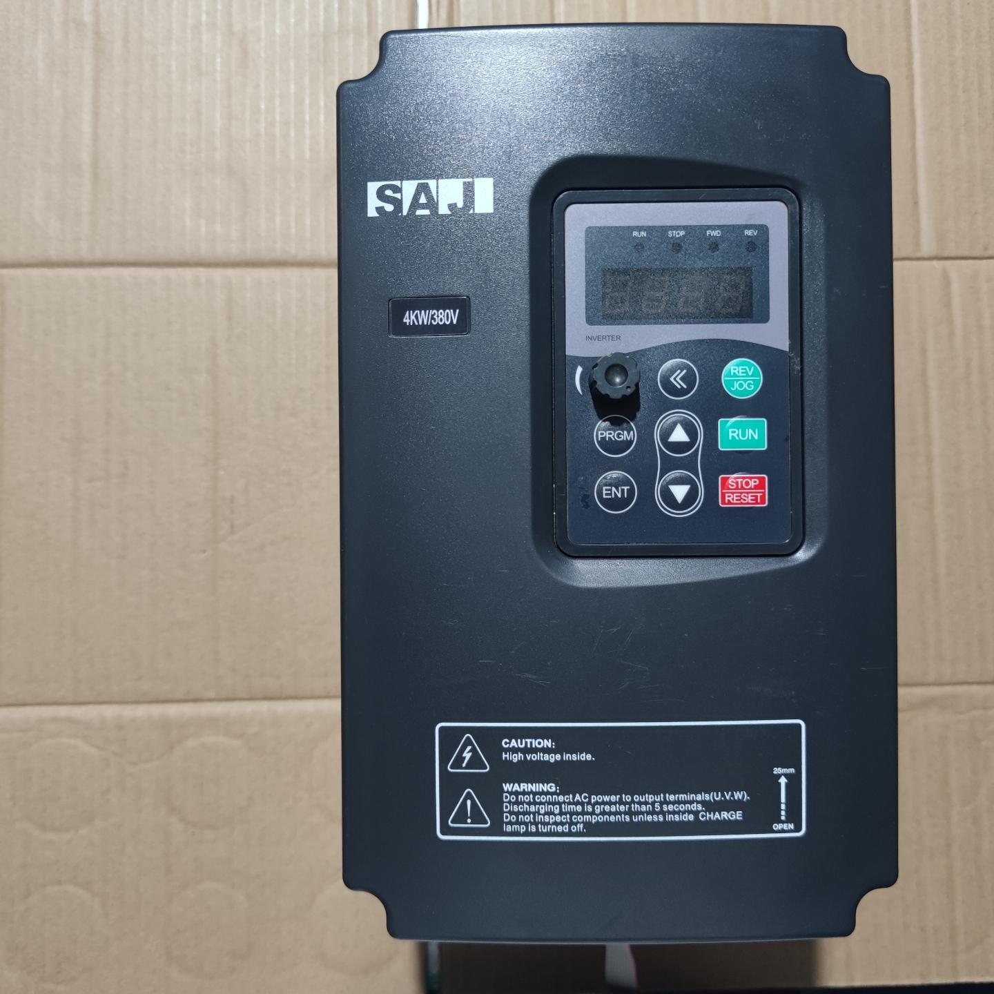 三晶 变频器 800B-4T004GB/5R5PB  4kw