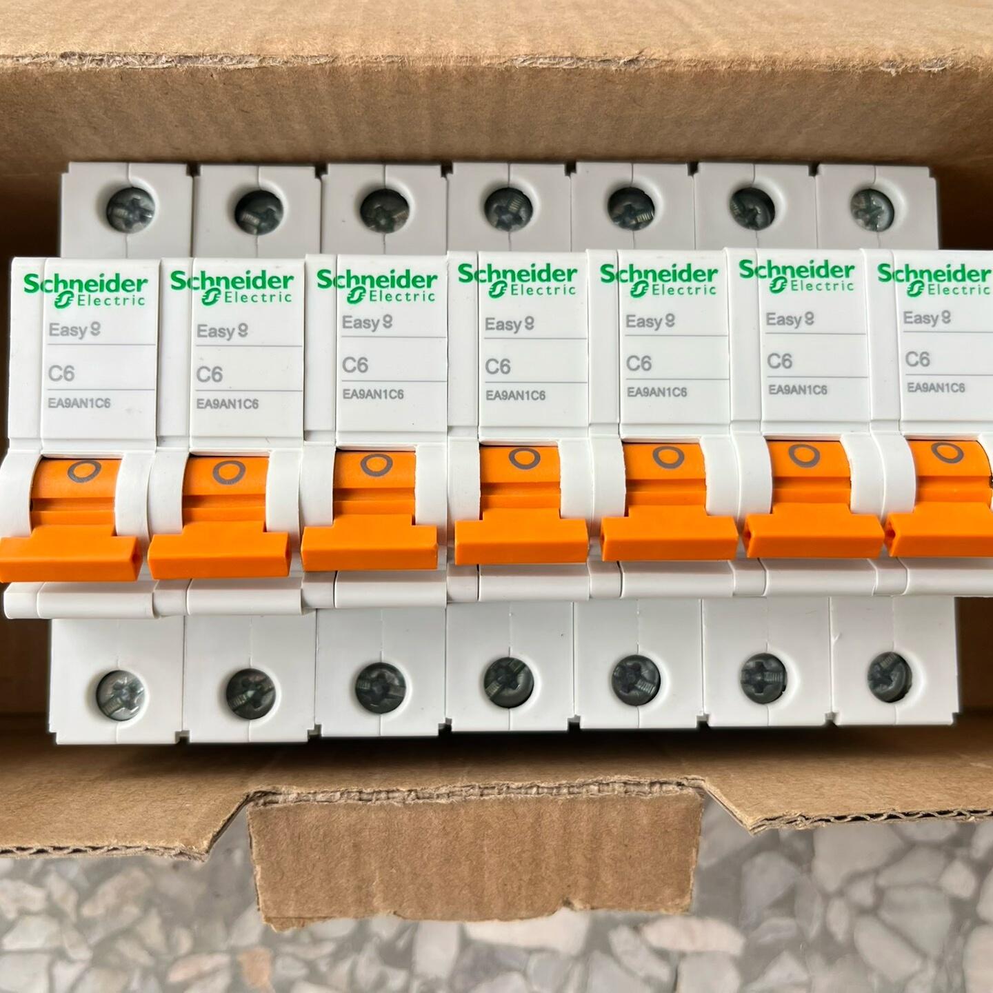 施耐德 1P6A 空气开关 全新未使用 数量7个。打包出包邮