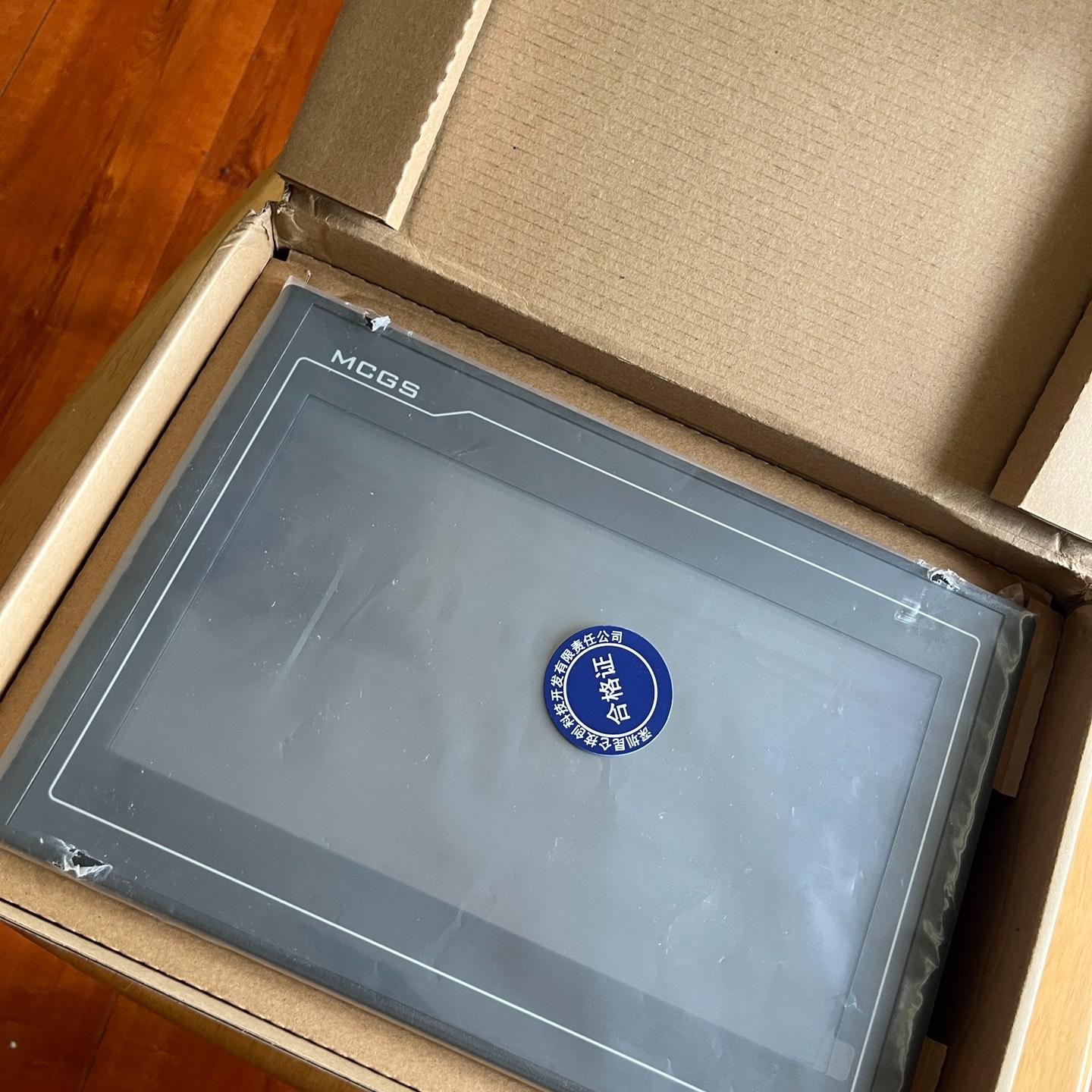 昆仑通态触摸屏 TPC1031kt  有盒子