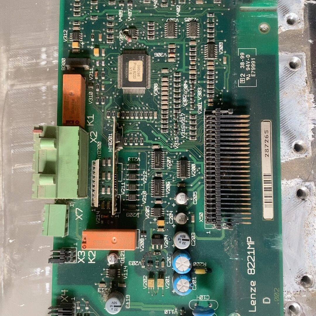 Lenze伦茨变频器控制板8221MP 实物拍摄 成色如图。