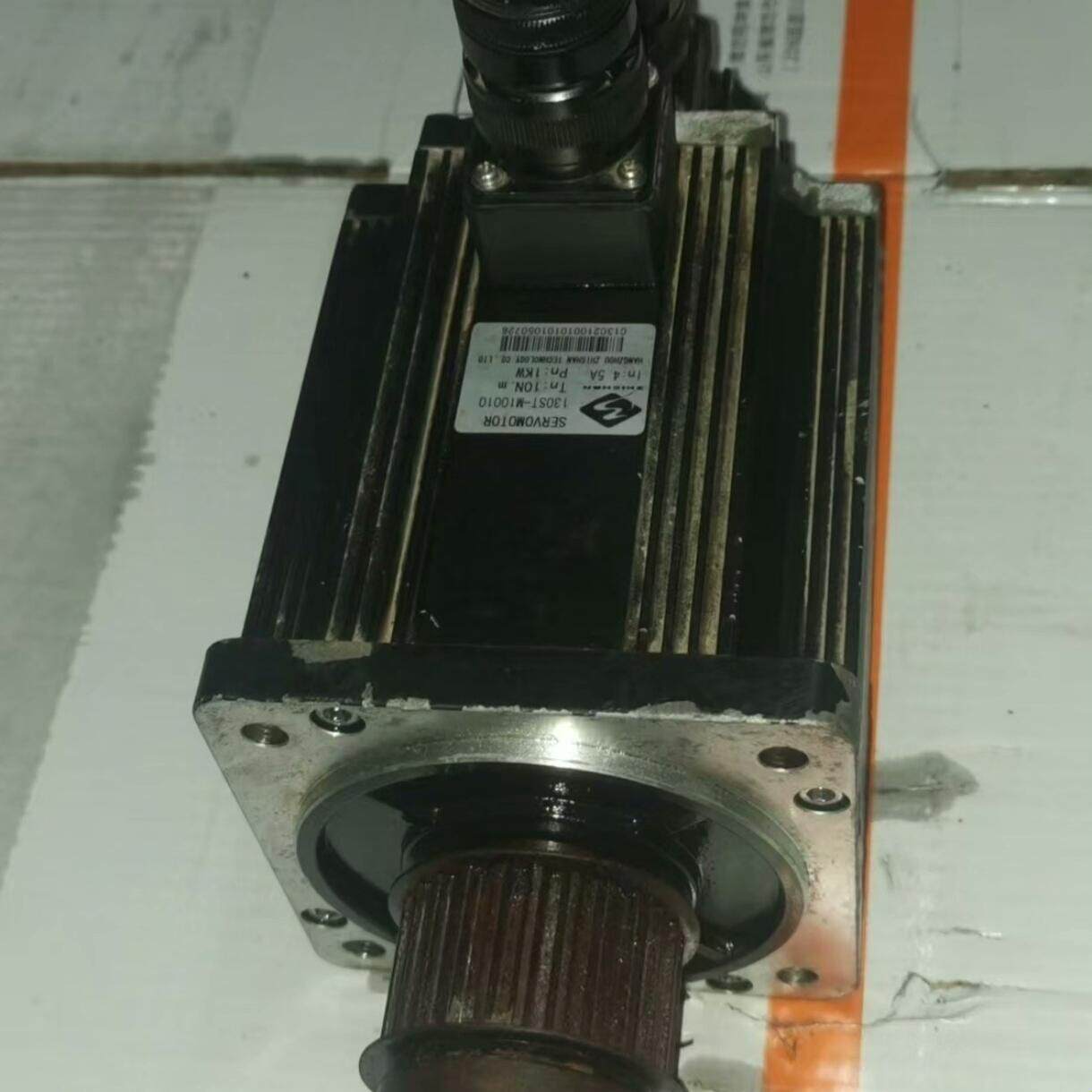 之山伺服电机 130ST M10010 1.0KW实物拍摄