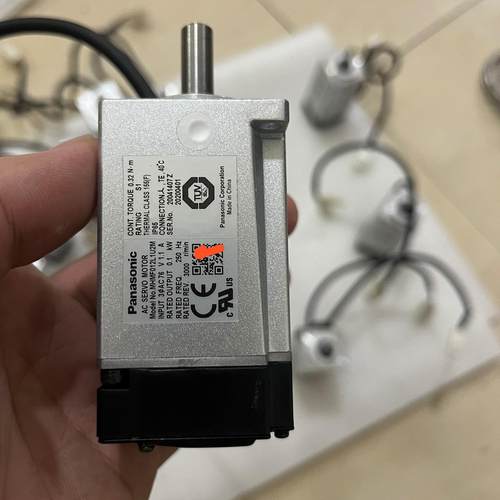 伺服电机MHMF012L1U2M 实物图片 功能包好