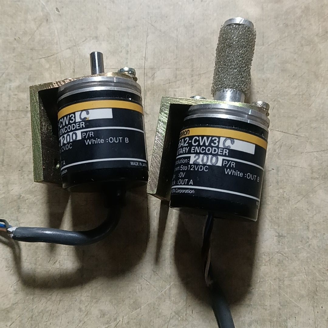 E6A2-CW3C 编码器 有两个 后面固线卡口断