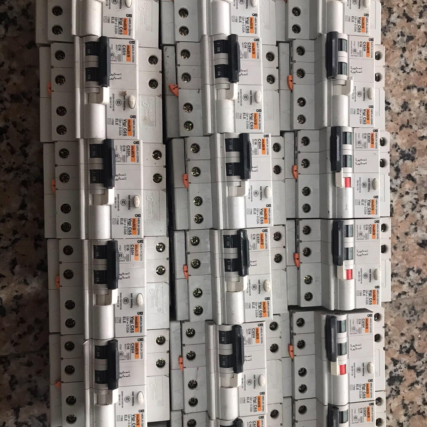 施耐德.梅兰2P漏电断路器C65N电磁式ELE二手拆机16A