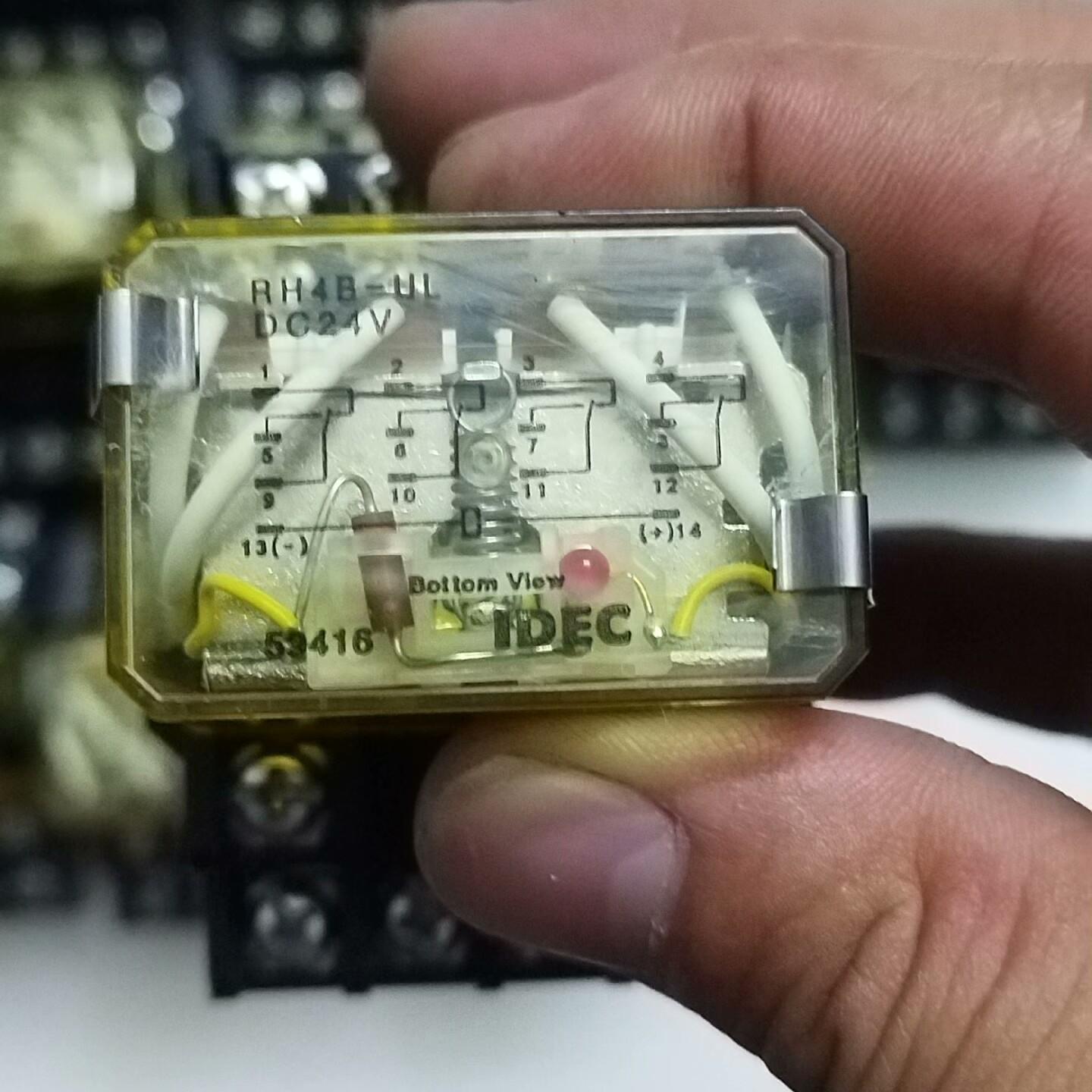 IDEC和泉继电器 拆机14个 型号RH4B-IL    D