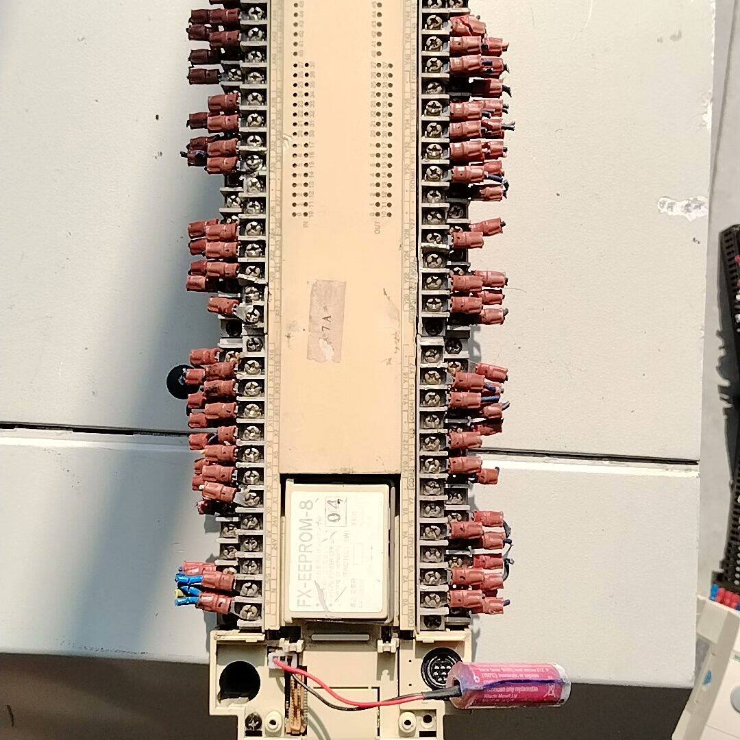 PLC FX2N-80MR-ES/UL 实物如图 功能正