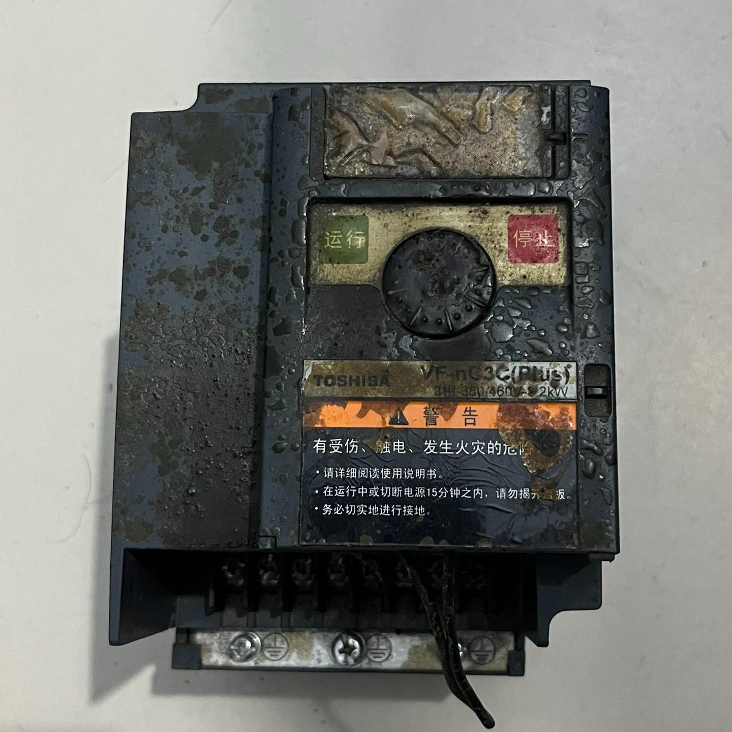 东芝变频器2.2kw 型号VFNC3C-4022P 原装拆机