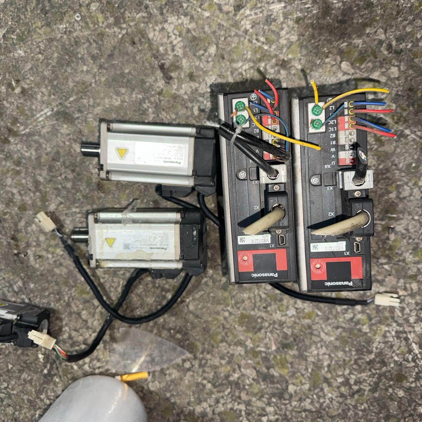 MBDJT2210配套电机MHMJ042P1S。二手拆机 成