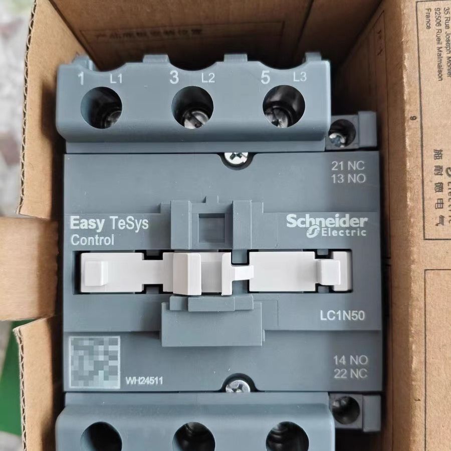 全新施耐德LC1N50M5N交流接触 电压AC220V 全新