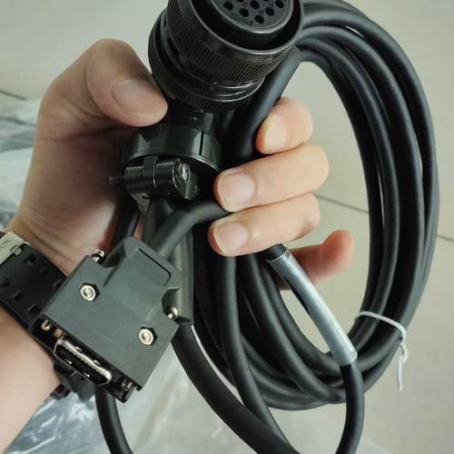 三菱MDS-C1编码线CNV12 OSA104 OSE104