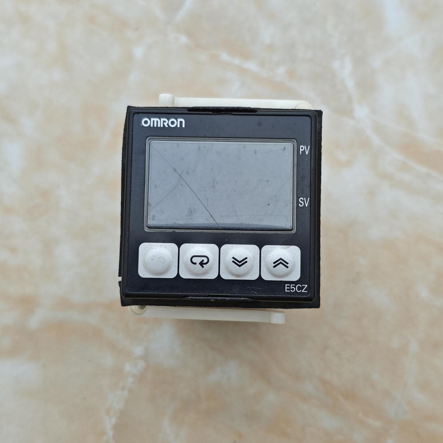 欧姆龙温控器E5CZ-Q2MT 带RS485通信