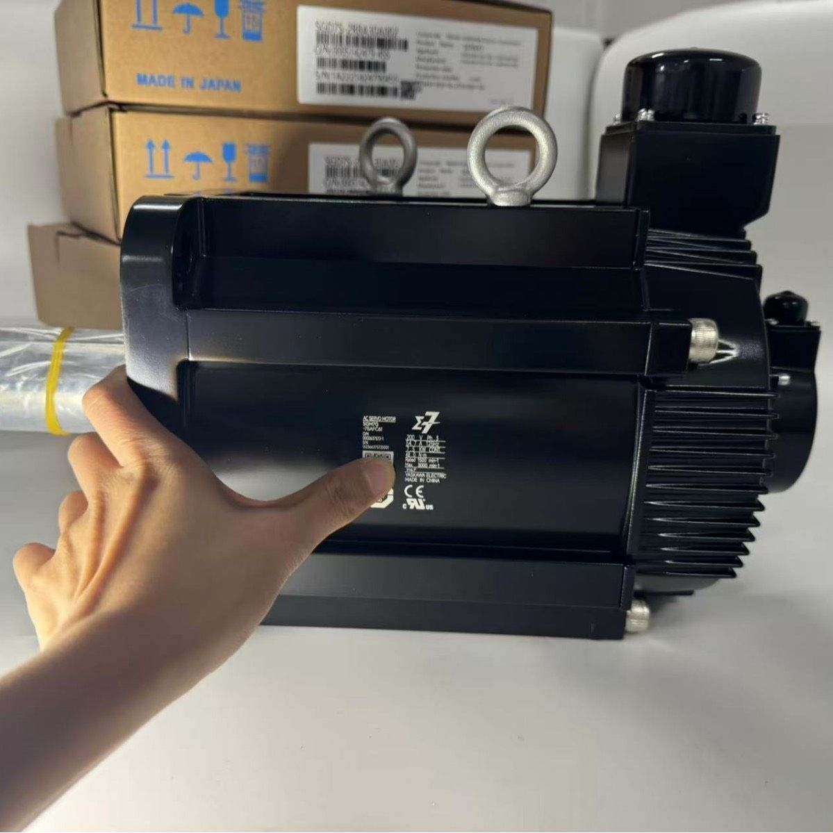 安川马达   SGMPH-01A2A-YR12  全新原装