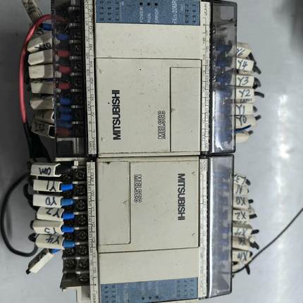 PLC   FX1S-20MR-001  两台 成色如图