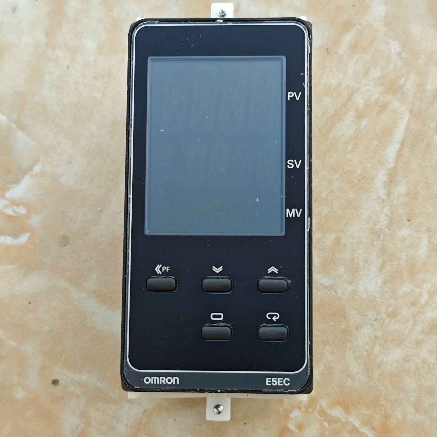 欧姆龙温控器E5EC-CX2ASM-800  仅1个