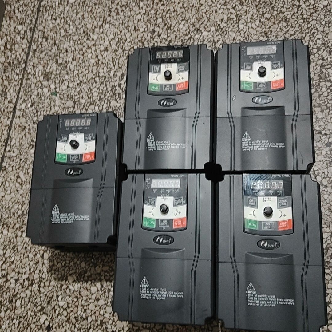 日业变频器   CM530-B0T5R5G/7R5PB  3