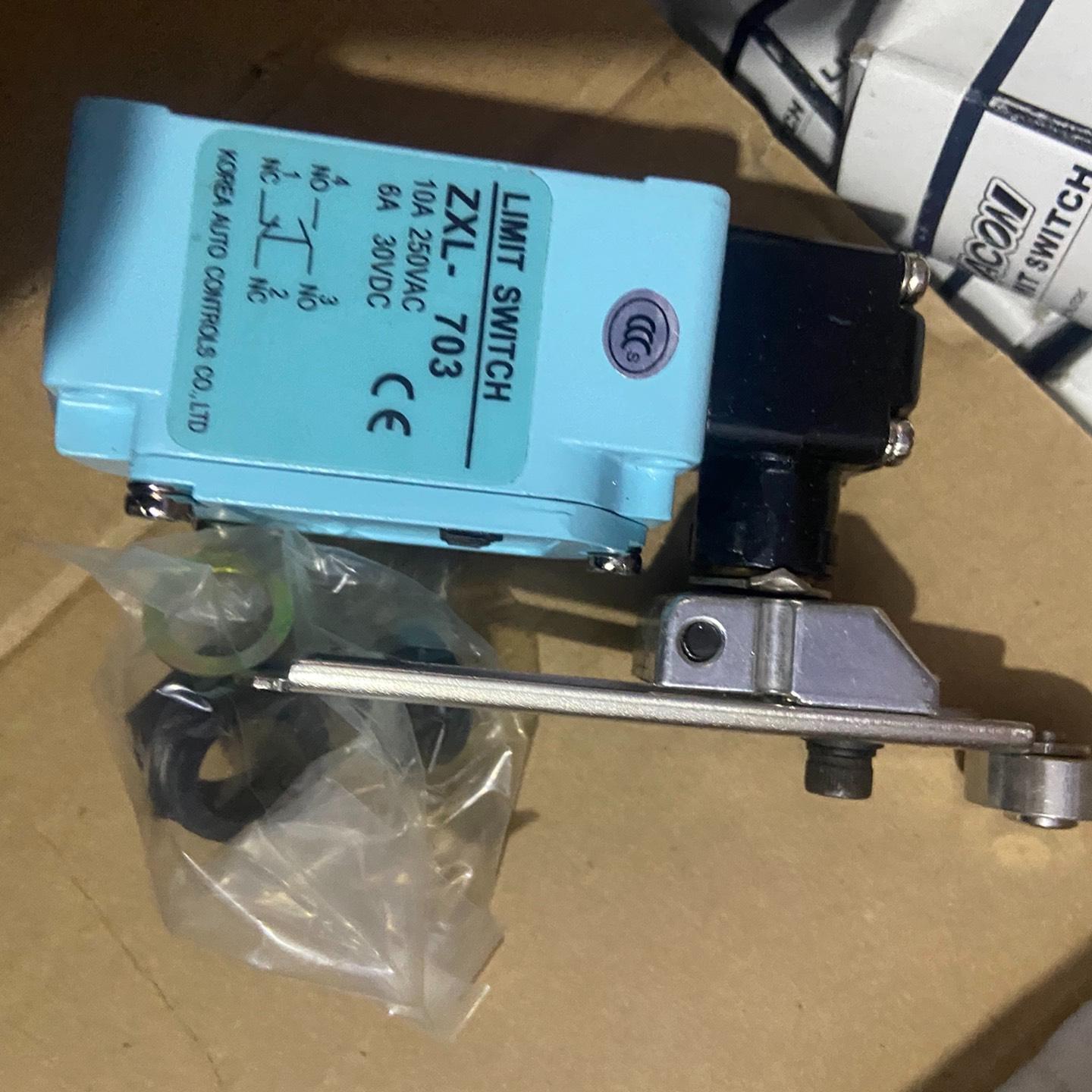 全新原厂凯昆行程开关ZXL-T703 一共41个。可代替WL