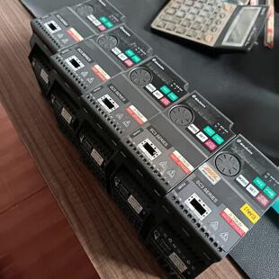 SC3一043一0.75K 图上实物 士林0.75kW变频器