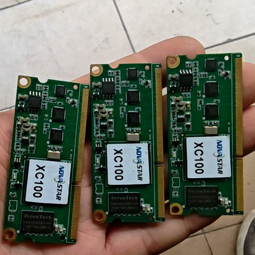 诺瓦接收卡XC100 功能完好无修 有两张好的。一张金手指那