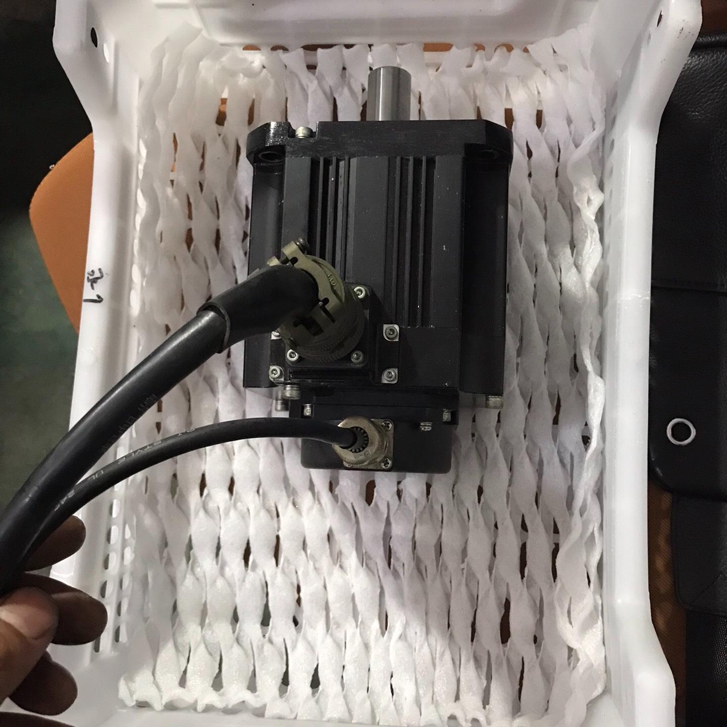 三菱1.5Kw伺服电机HF-SP152拆机电机一个 外观实拍