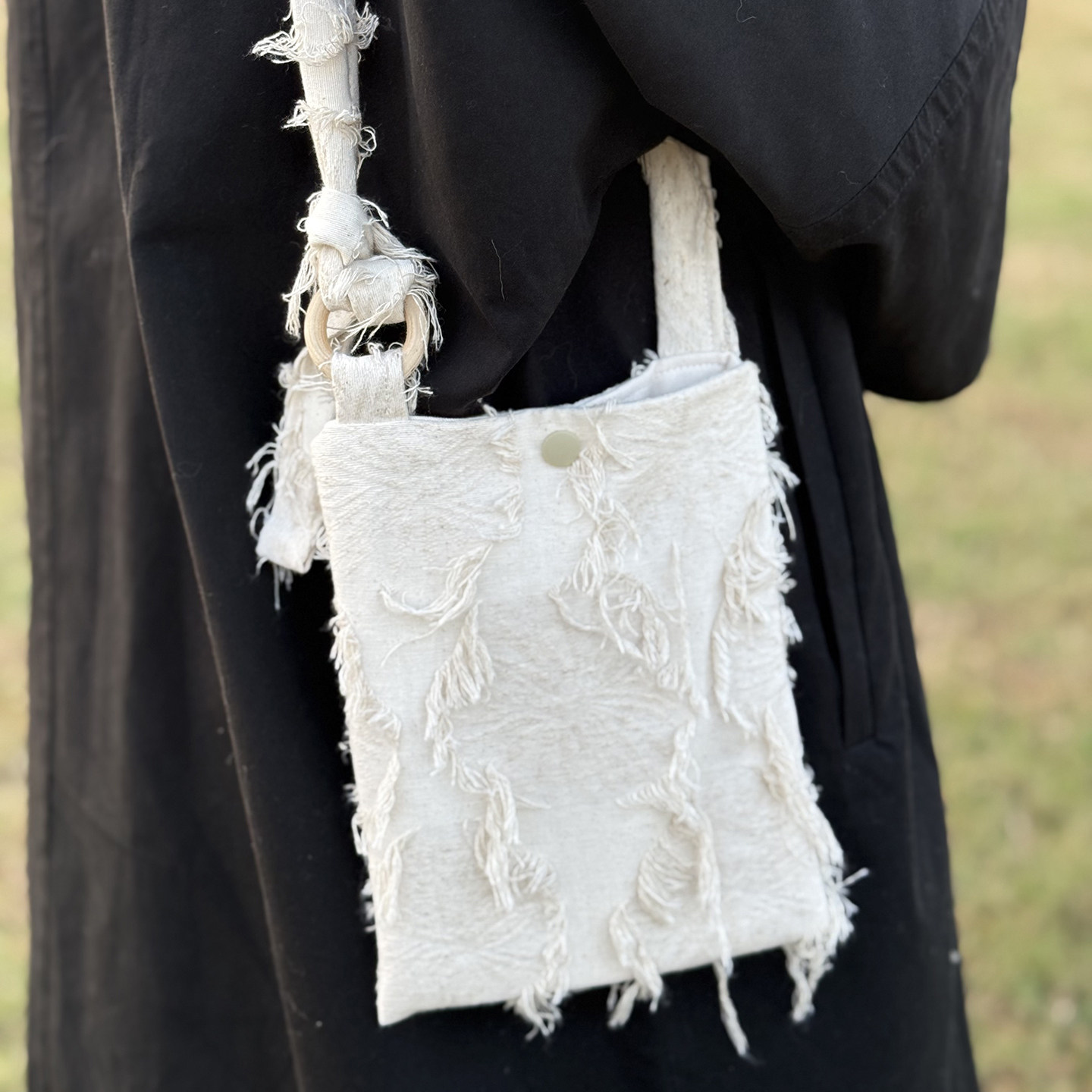 枫外 潦草小包 简约流苏本白色纯净手机包 斜跨包 流浪包森系休闲