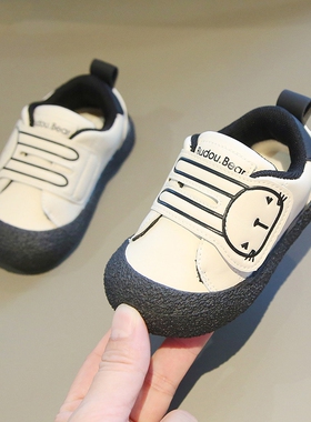 1-3岁宝宝春秋新款学步鞋男小童运动鞋一段女童软底防滑防撞婴儿