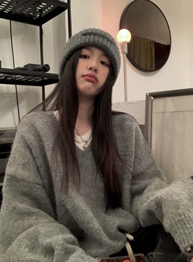 高级感灰色V领套头毛衣女秋冬宽松软糯慵懒风加厚复古针织衫上衣