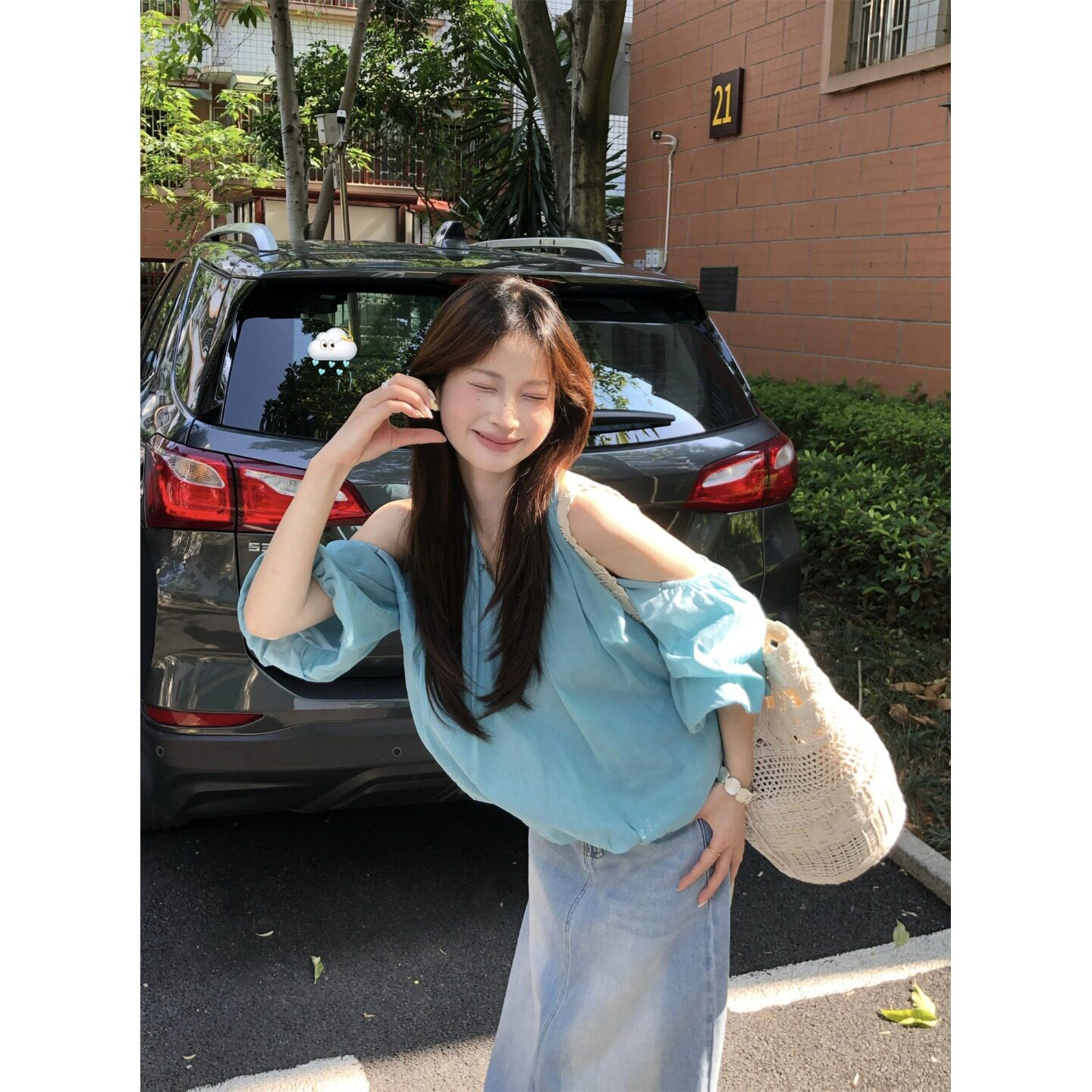 法式高级V领露肩蓝色衬衫女夏新款宽松休闲短袖衬衣短款甜美上衣