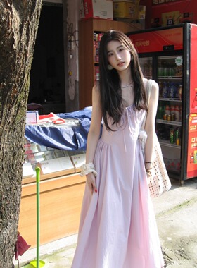 法式气质温柔风紫色吊带连衣裙女2026夏季新款宽松显瘦收腰长裙子