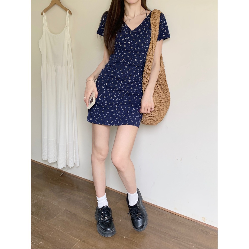 法式气质V领短袖复古碎花连衣裙女夏季收腰显瘦小个子显高A字短裙