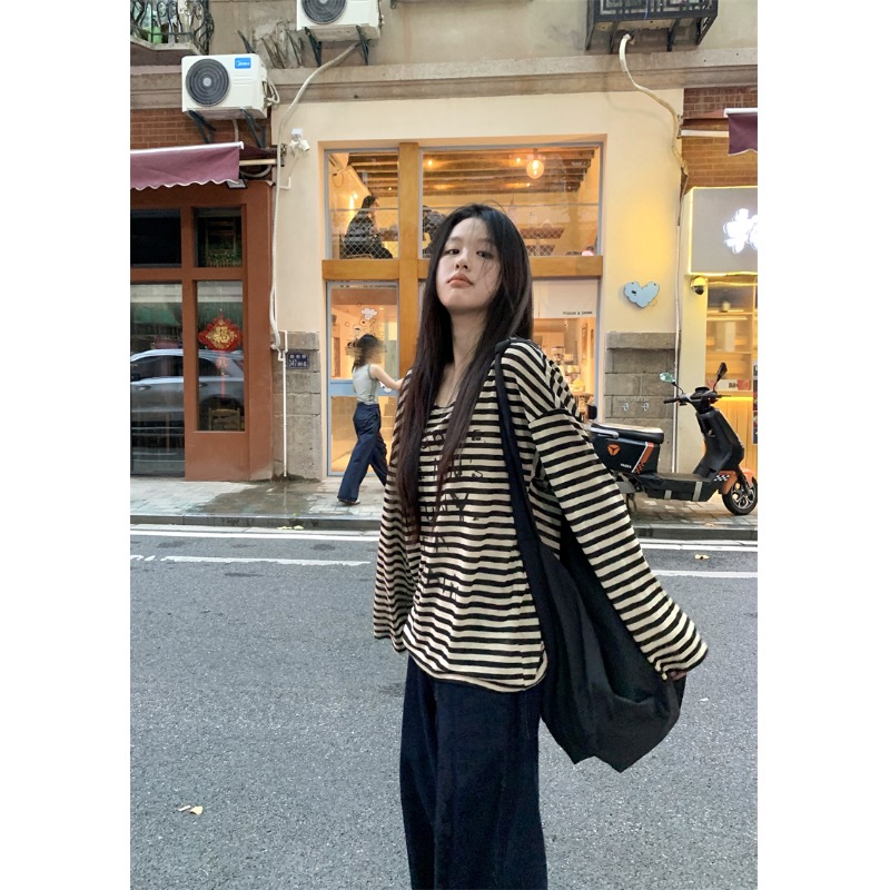 早秋长袖t恤女2024新款小众设计感字母印花慵懒松弛感宽松V领上衣