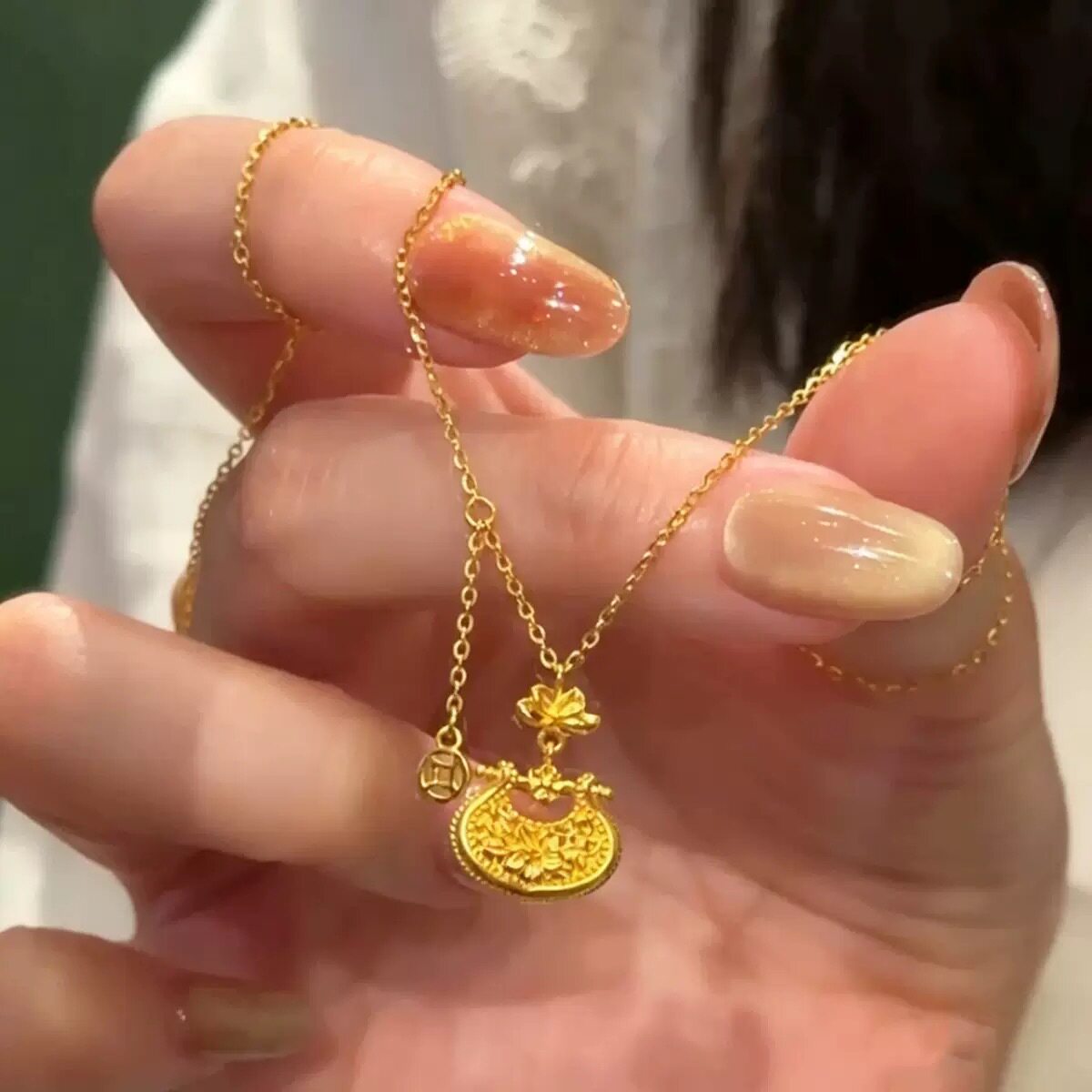 真金24K电镀强保色新款金色铜钱莲花平安锁包项链新中式古法项链