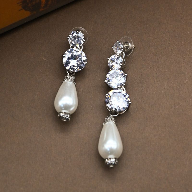 新款小香风系列银色珍珠十字项链