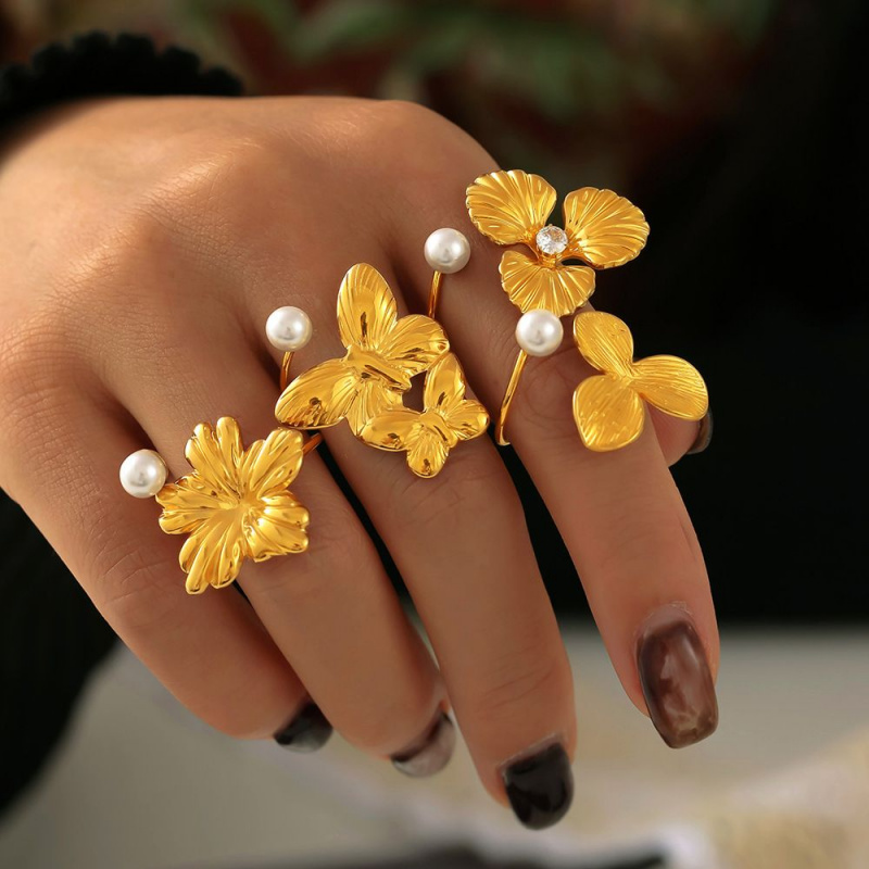 欧美ins轻奢珍珠花朵戒指钛钢18k