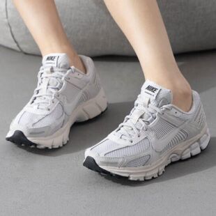正品耐克W NIKE ZOOM VOMERO 5女子运动休闲跑步鞋FQ7079-100