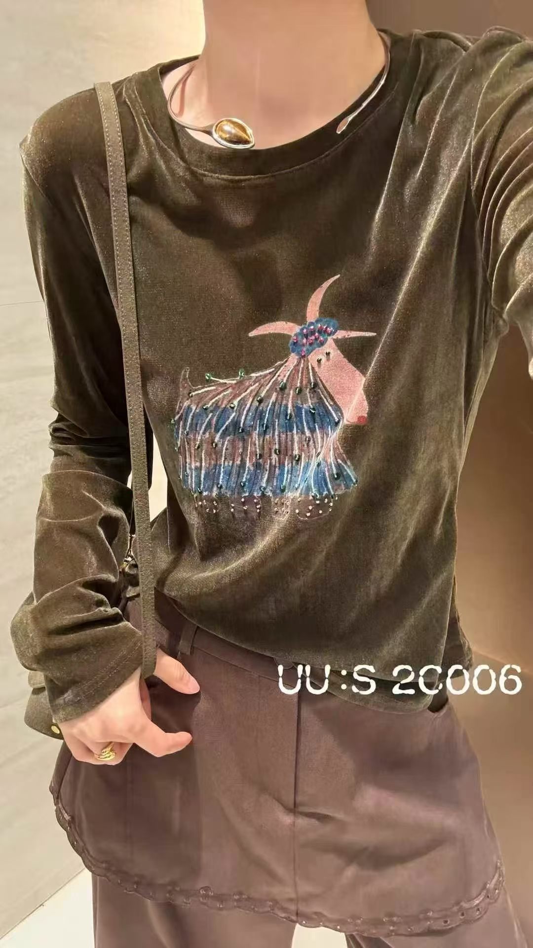 南油CCsister欧洲站2026秋款欧韩丝绒钉珠修身显瘦减龄长袖上衣女
