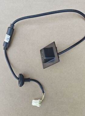 适配荣威RX5倒车摄像头低配白色插头老款RX5倒车影像4插 10293231