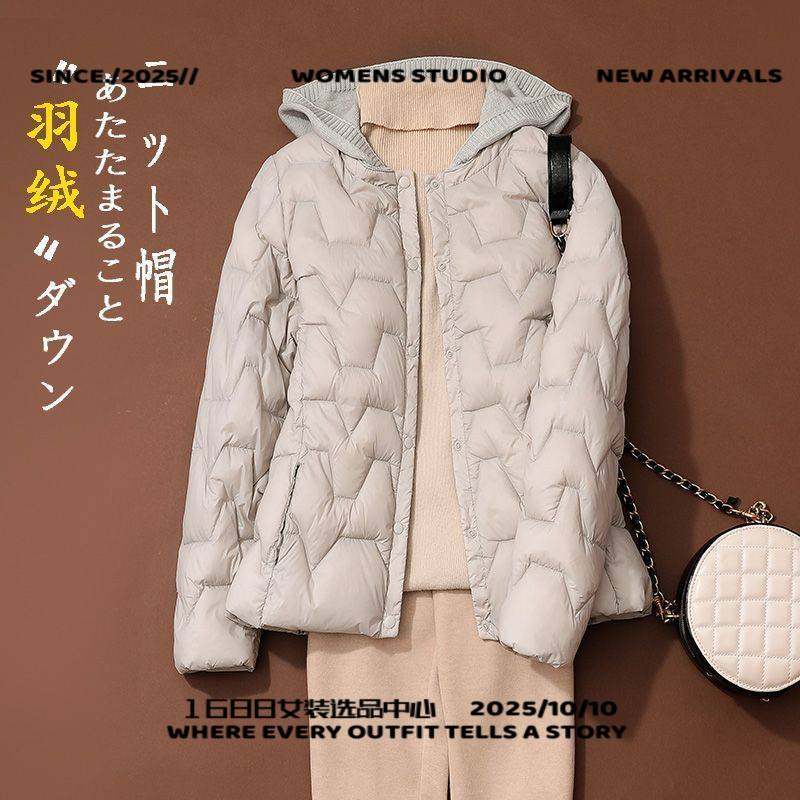 苏州东展羽绒女款秋冬轻薄连帽服女短款拼接时气内搭轻便修身外套