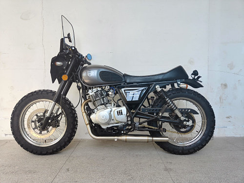 适用轻骑大脚怪攀爬250左排发动机下护板 游侠250黑7左排下保护罩